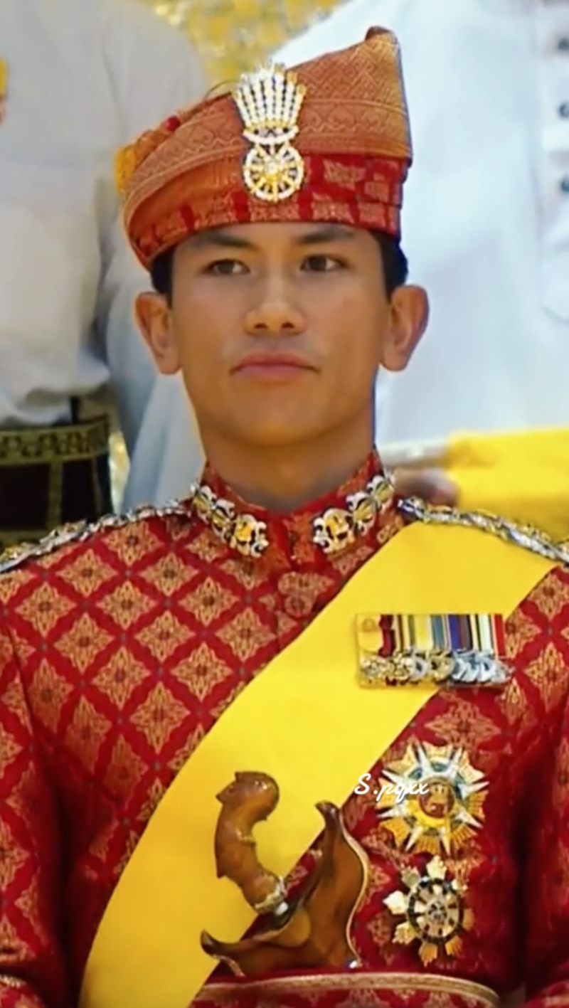 Majlis Mempelai Diraja Brunei Diserikan Dengan Keindahan Istiadat Berbedak